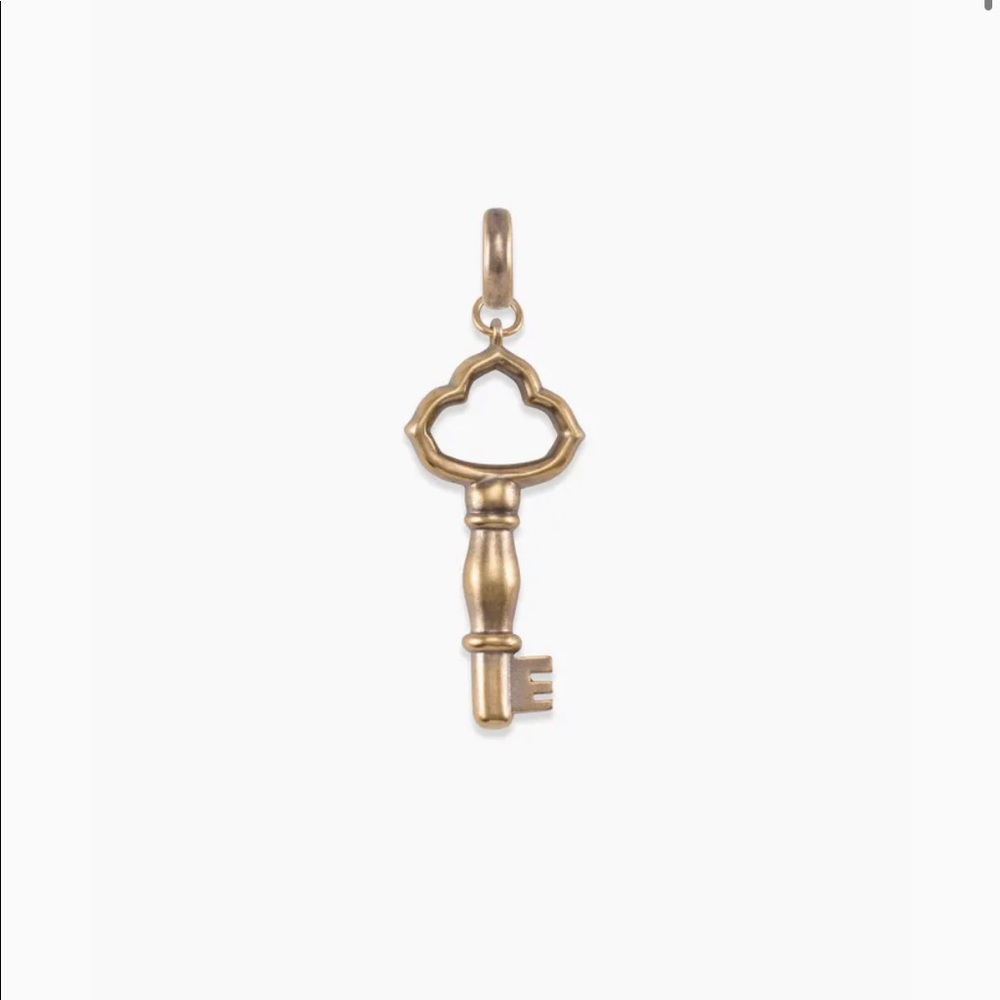 NWT ✨💖 Kendra Scott Key Charm in Vintage Gold